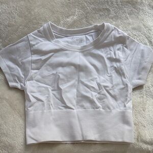 aerie white cropped tshirt. size xs.